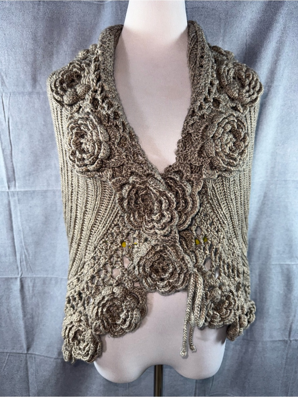 3160-Roz & Ali Taupe Crochet Floral Open Front Sweater Vest